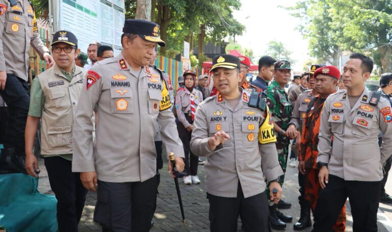 Kapolda Jatim Tinjau Kota Batu Pastikan Keamanan Jalur Wisata Saat Puncak Libur Lebaran
