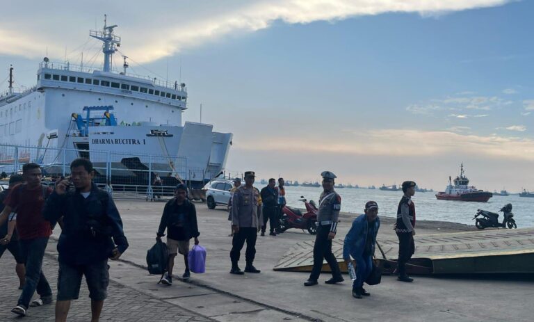 Polres Pelabuhan Tanjung Perak Optimalkan Pelayanan Arus Balik Jalur Laut