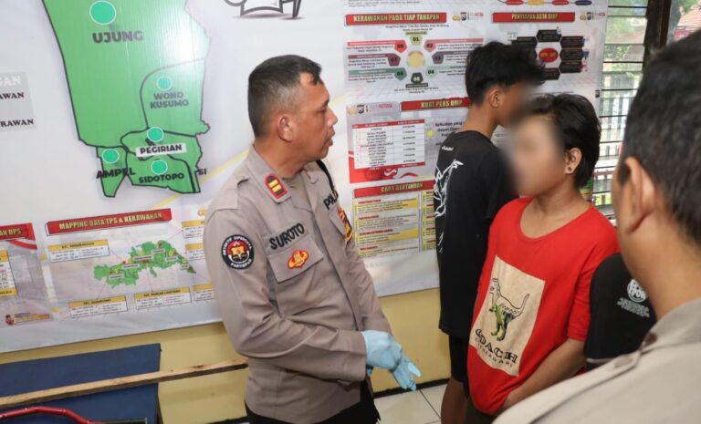 Polres Pelabuhan Tanjungperak Amankan 4 Remaja Bersajam dan Busur Panah Diduga Untuk Tawuran