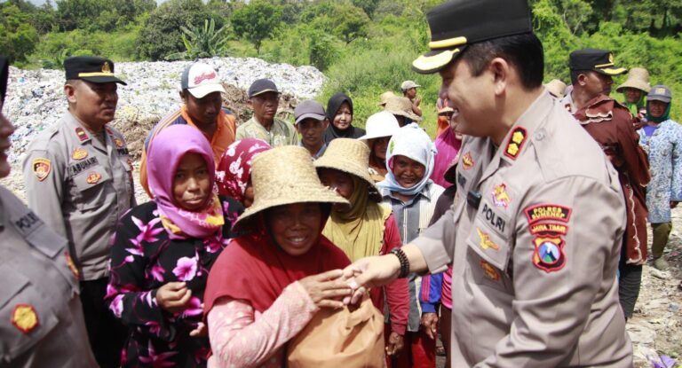 Jumat Berkah, Polres Sumenep Gelar Baksos di TPA Wujud Kepedulian Terhadap Sesama