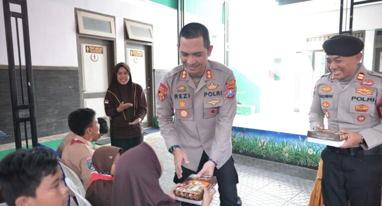 Program Pasabber Kapolres Situbondo Berbagi Makanan Bergizi Untuk Anak Berkebutuhan Khusus