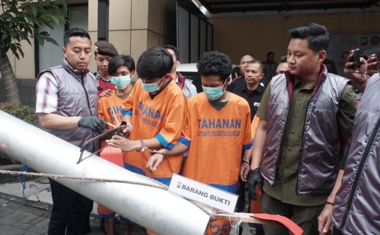 Polresta Sidoarjo Berhasil Amankan 4 Tersangka Pencurian Pipa Stainless di Tjiwi Kimia