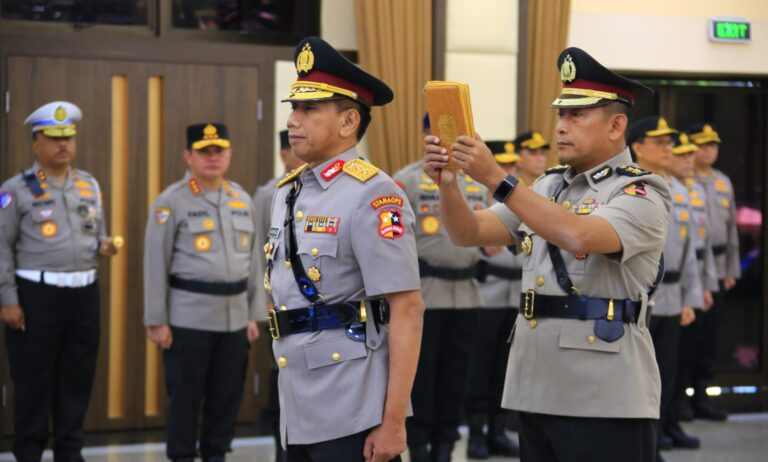 Pelantikan Astamaops Kapolri, Komjen Pol Imam Sugianto Serah Terima Jabatan kepada Irjen Pol Akhmad Wiyagus