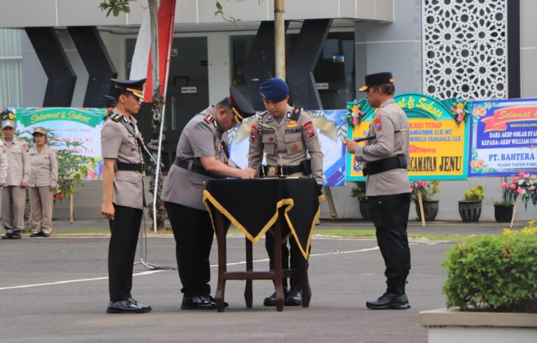 Kunjungan Kerja, Kapolda Jatim Pimpin Upacara Sertijab Kapolres Tuban