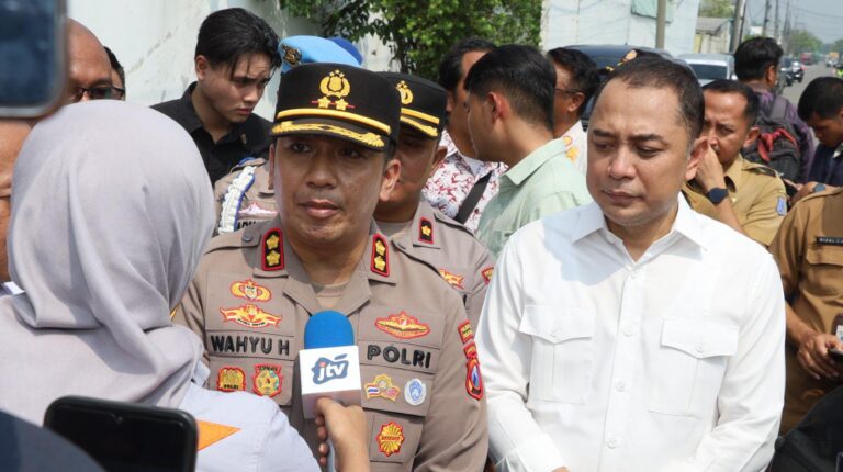 Polres Pelabuhan Tanjungperak Dampingi Pemkot Surabaya Segel Gudang Sentoso Seal