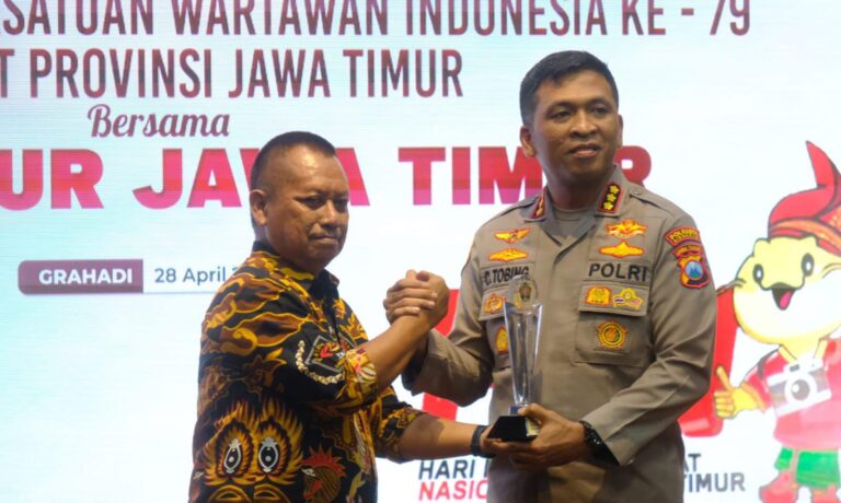 Dinilai Inovatif, Kapolresta Sidoarjo Terima Penghargaan dari PWI Jatim