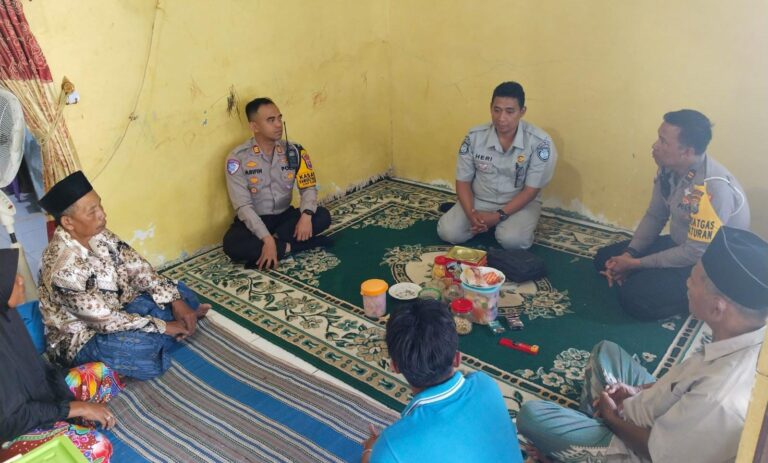 Polres Lamongan Berikan Santunan dan Tali Asih kepada Keluarga Korban Laka KA di Pucuk