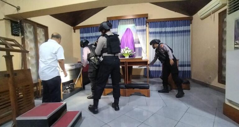 Polres Bojonegoro Sterilisasi Gereja Jelang Ibadah Jumat Agung dan Paskah 2025