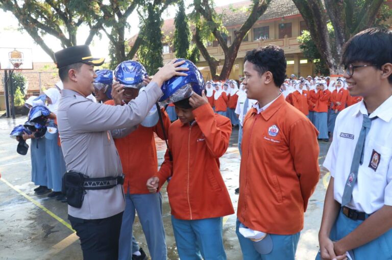 Kapolres Magetan Goes to School: Ajak Pelajar Bijak Bermedsos dan Jauhi Narkoba