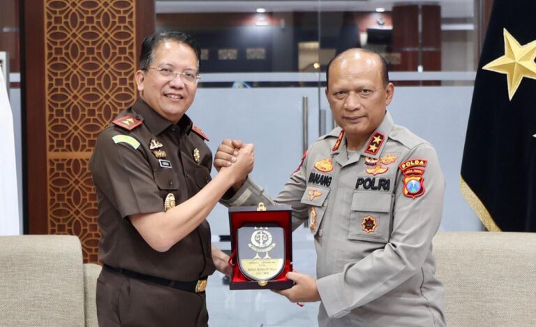 Kapolda Jatim Terima Kunjungan Kajati Perkuat Sinergitas Antar Lembaga Penegak Hukum