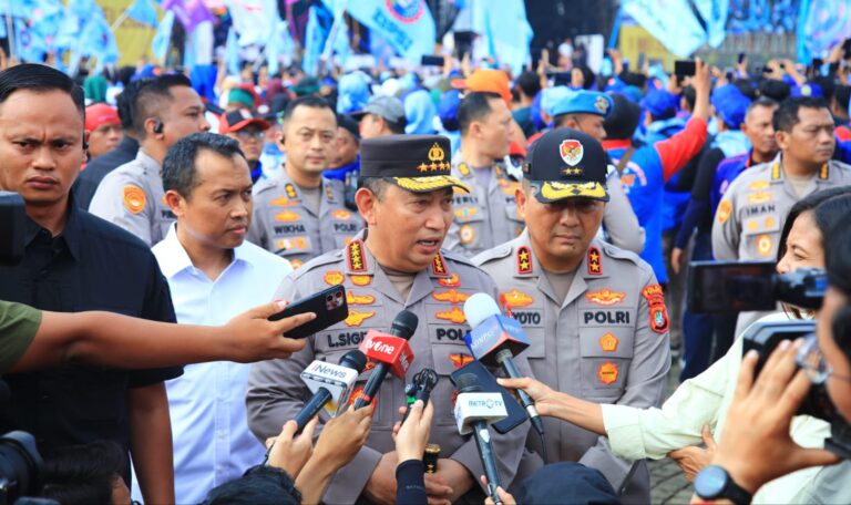 Kapolri Pastikan Kawal hingga Tuntas Hari Buruh di Monas yang Dihadiri Presiden