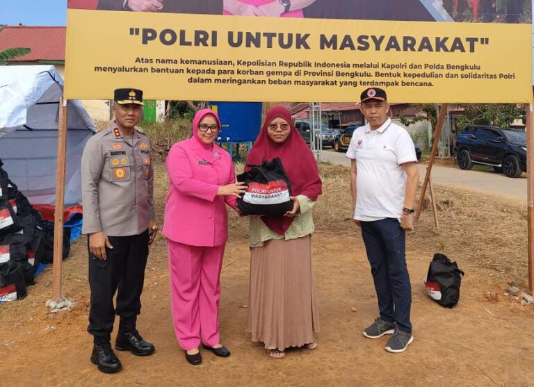 Kapolri Kirim Bantuan 5.000 Paket Sembako untuk Korban Gempa Bumi di Bengkulu