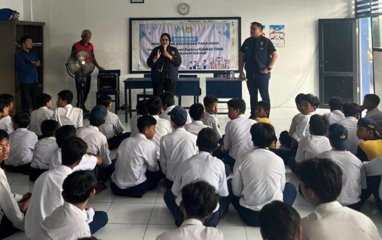 Polres Pelabuhan Tanjungperak Masuk Sekolah Gencar Sosialisasi Bahaya Narkoba dan Cegah Kenakalan Remaja