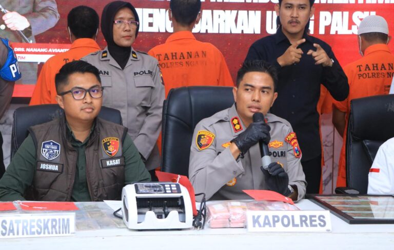 Polres Ngawi Berhasil Amankan 5 Tersangka Pengedar Uang Palsu Lintas Provinsi