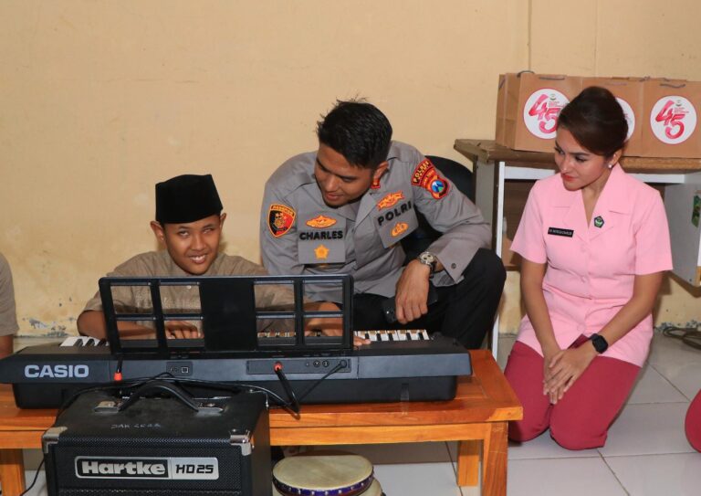 Polisi Peduli, Kapolres Ngawi bersama Bhayangkari Kunjungi Panti Tunanetra