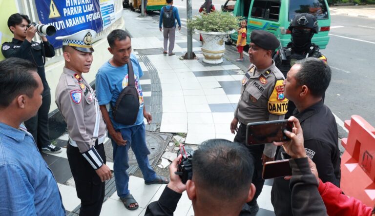 Cegah Aksi Premanisme Polda Jatim Gelar Patroli Skala Besar di Operasi Pekat II Semeru 2025