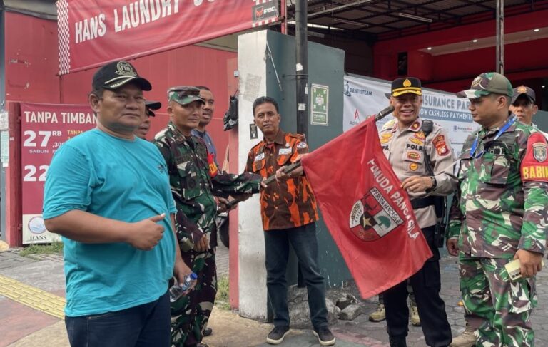 Polisi Tertibkan Ratusan Bendera Ormas dan Ungkap Praktik Pemalakan di Jakpus