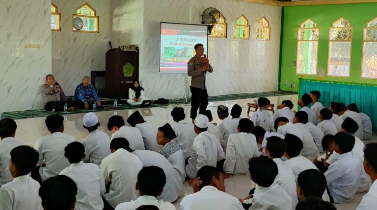 Peringati Hardiknas Polresta Banyuwangi Goes to School Gelar Binluh