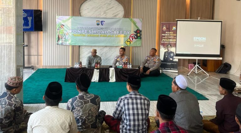 Hardiknas Polres Probolinggo Beri Edukasi Santri Kenalkan Program Keselamatan Berkendara
