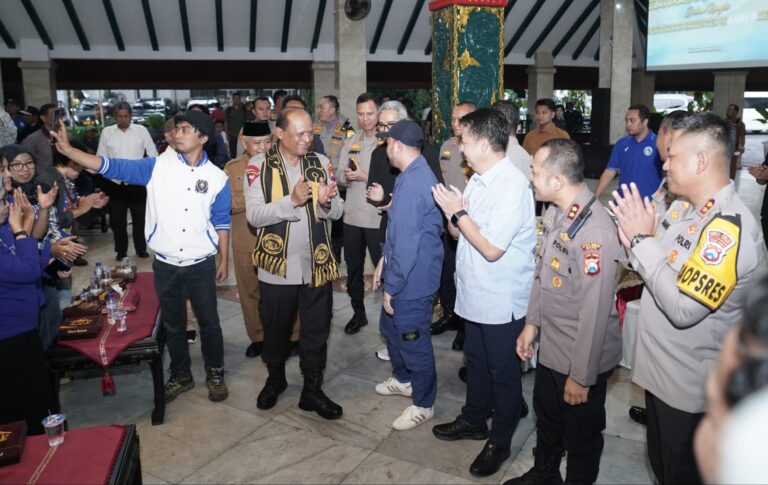 Audiensi dengan Aremania, Kapolda Jatim Tegaskan Komitmen Jaga Keamanan Laga Arema FC di Kanjuruhan