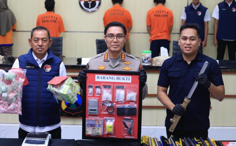 Polda Jatim Berhasil Ungkap Peredaran Narkoba Jaringan Internasional 4 Tersangka Diamankan