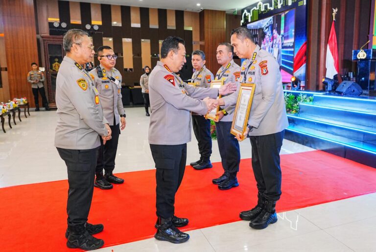 Tutup Rakernis SSDM dan Slog, Kapolri Komitmen Dukung Program Pemerintah