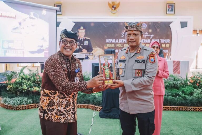 Kunjungi SMADATARA, Kapolda Jatim: ‘Negara Maju adalah Negara yang Diisi Generasi Disiplin dan Berkarakter’