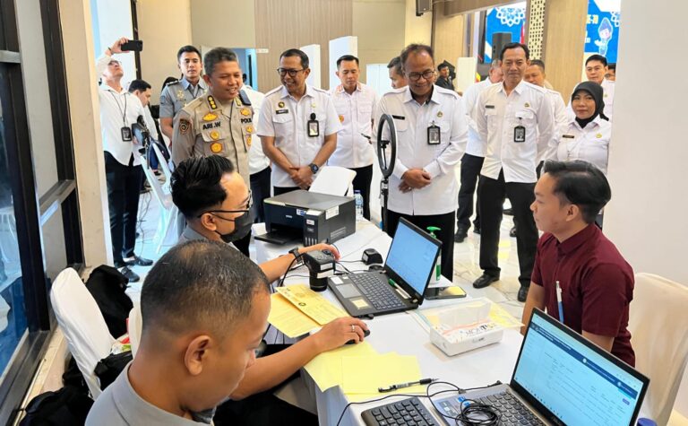 Polda Jatim dan Kanwil Ditjen Imigrasi Bersinergi Sambut Hari Bhayangkara ke-79 Gelar Semarak 1079 Paspor untuk Negeri