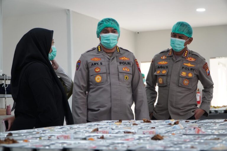 Polda Jatim Dukung Asta Cita Salurkan Ribuan Porsi Makanan Bergizi Gratis Untuk Pelajar