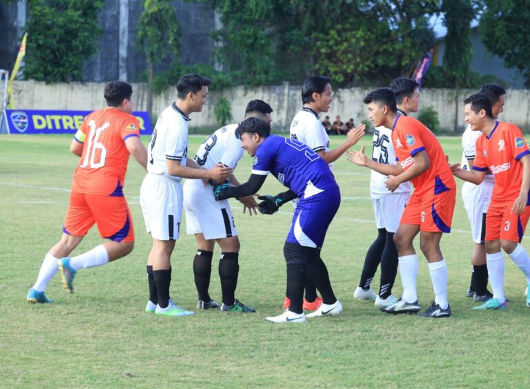 Polda Jatim Gelar Turnamen Sepak Bola Kapolda Cup 2025 di Hari Bhayangkara ke-79