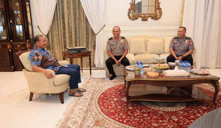 HUT Bhayangkara ke-79, Tim Mabes Polri Lakukan Anjangsana ke Mantan Kapolri Jenderal (Purn) Drs. Badrodin Haiti