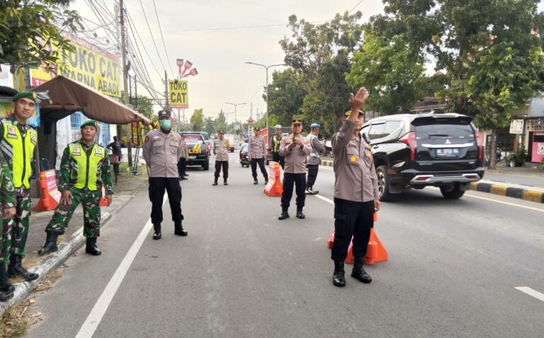 Sinergitas Polres Madiun bersama TNI Siagakan Ratusan Personel Jaga Kondusifitas Satu Suro