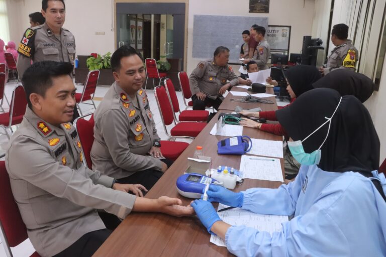 Setetes Darah untuk Kemanusiaan, Polres Probolinggo Gelar Donor Darah di Hari Bhayangkara ke-79