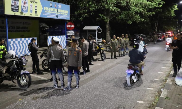 Polres Pelabuhan Tanjungperak Bersama TNI Gelar Patroli Skala Besar Pasca Pengesahan Warga Pesilat