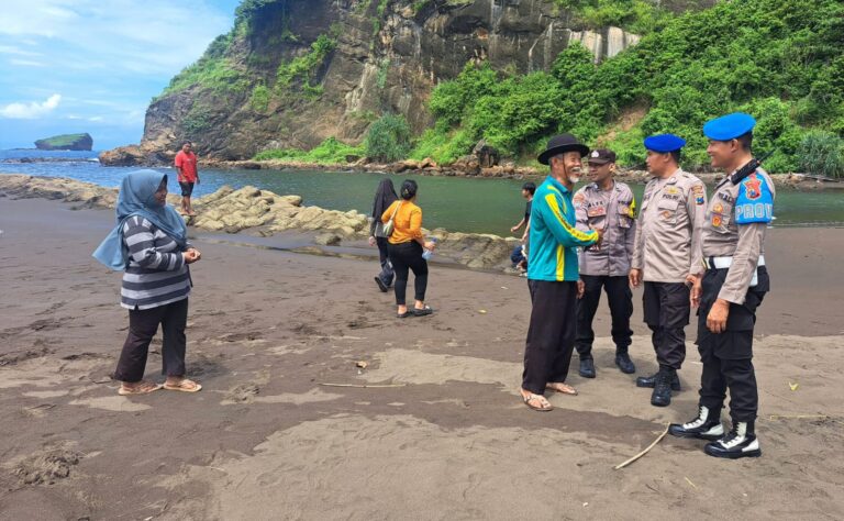Libur Panjang Idul Adha, Polres Jember Siagakan Personel Pengamanan Wisata Pantai