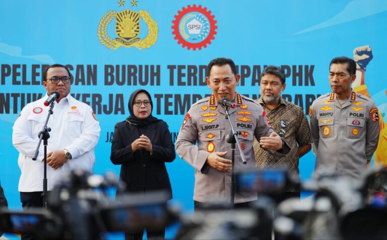Kapolri Lepas 700 Buruh Terdampak PHK Untuk Kembali Bekerja, Wujud Kolaborasi Selesaikan Permasalahan Industrial