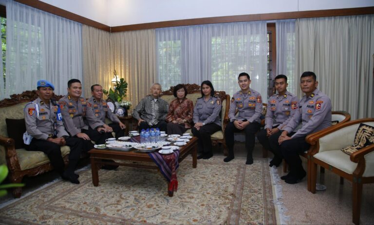Anjangsana HUT Bhayangkara ke-79, Polri Kunjungi Mantan Kapolri Jenderal (Purn) Roesdihardjo