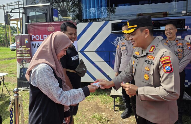 Polres Probolinggo Launching Bus SIM Keliling Kado Hari Bhayangkara ke-79 Untuk Masyarakat