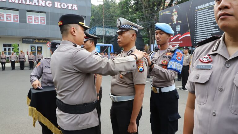 Hari Bhayangkara ke-79: Kapolresta Malang Kota Naikan Pangkat 54 Personel, Satu Pejabat Utama Menjadi Kompol