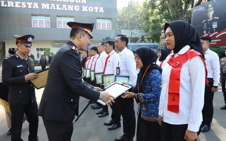 Harlah Pancasila Kapolresta Malang Kota Beri Penghargaan Anggota Berprestasi dan Warga Masyarakat yang Bantu Ungkap TPPO