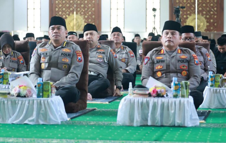 Dedikasi Untuk Indonesia Damai Polda Jatim Gelar Doa dan Zikir Bersama Sambut Hari Bhayangkara ke-79