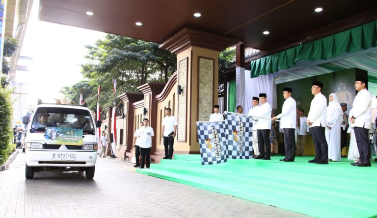 Kapolri Serahkan 9.648 Hewan Kurban Untuk Masyarakat