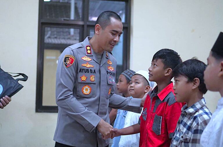 Antusias Puluhan Anak Ikut Khitan Massal Gratis Polres Pacitan di Hari Bhayangkara ke-79