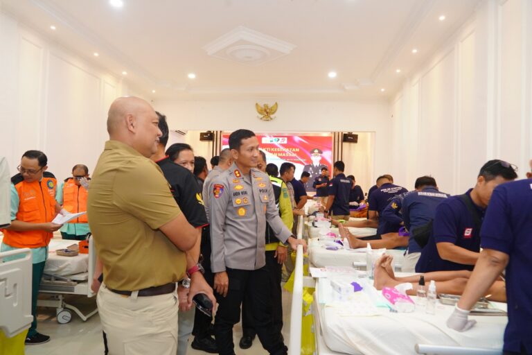 Bahagianya 100 Anak Ikuti Khitanan Massal Sambut Hari Bhayangkara ke-79 di Polres Ponorogo