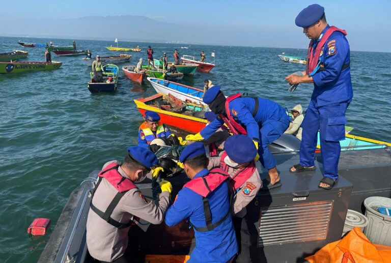 Update Laka Laut di Pasuruan: Tim SAR Ditpolairud Polda Jatim Kembali Berhasil Evakuasi 2 Korban Meninggal di Perairan Lekok