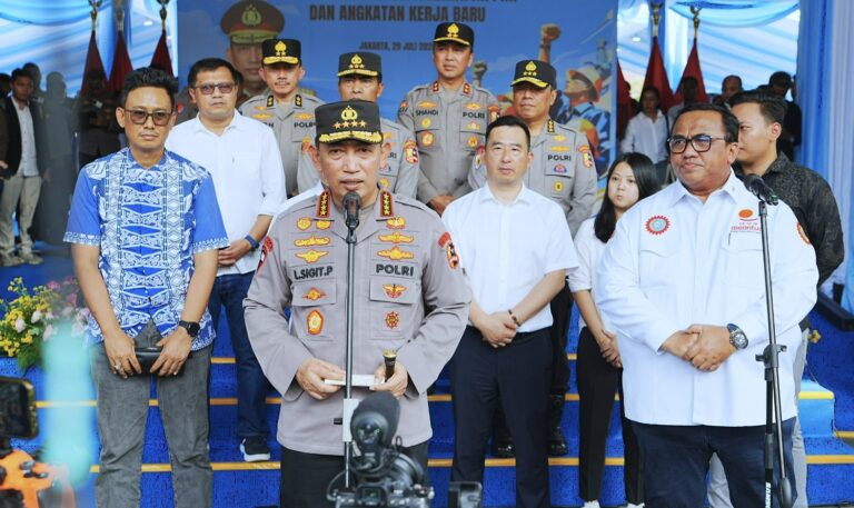 Kapolri: Ribuan Buruh Dapat Tempat Kerja Baru dan Jadi Pegawai Tetap