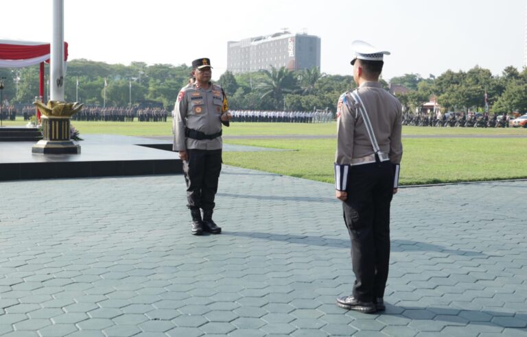 Kapolda Jatim Pimpin Gelar Pasukan Operasi Patuh Semeru 2025 Tingkatkan Disiplin Berlalu Lintas