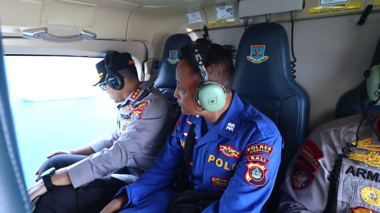 Polda Jatim Gunakan Kapal Patroli Polairud dan Helikopter Cari Korban Kapal Tenggelam di Selat Bali