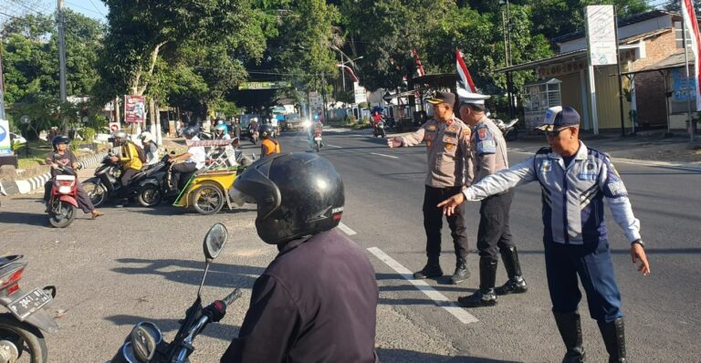 Polres Bondowoso Siaga 24 Jam Antisipasi Antrian BBM di SPBU Imbas Jalur Gumitir Ditutup Sementara