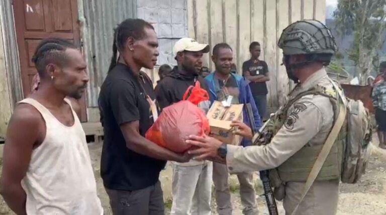 Satgas Ops Damai Cartenz Tebar Kepedulian dan Kebahagiaan di Paniai dan Intan Jaya